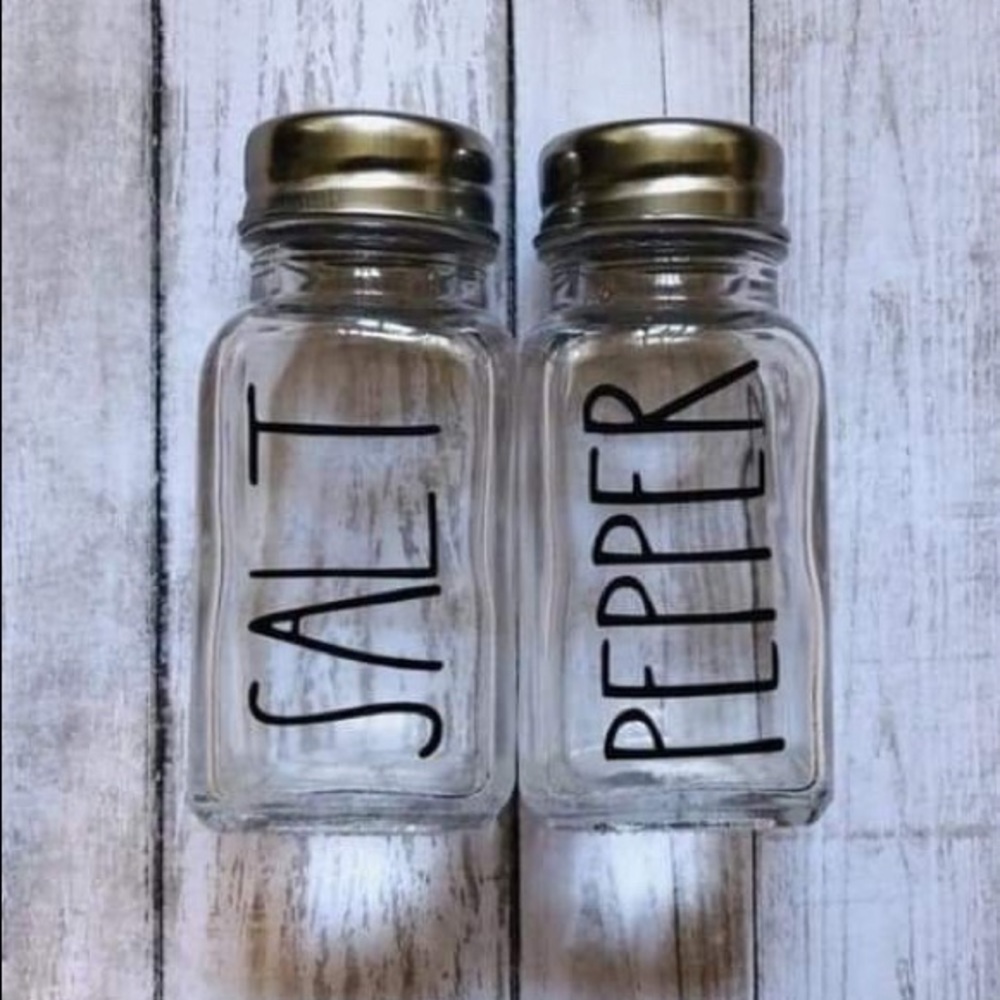 Salt and pepper shaker